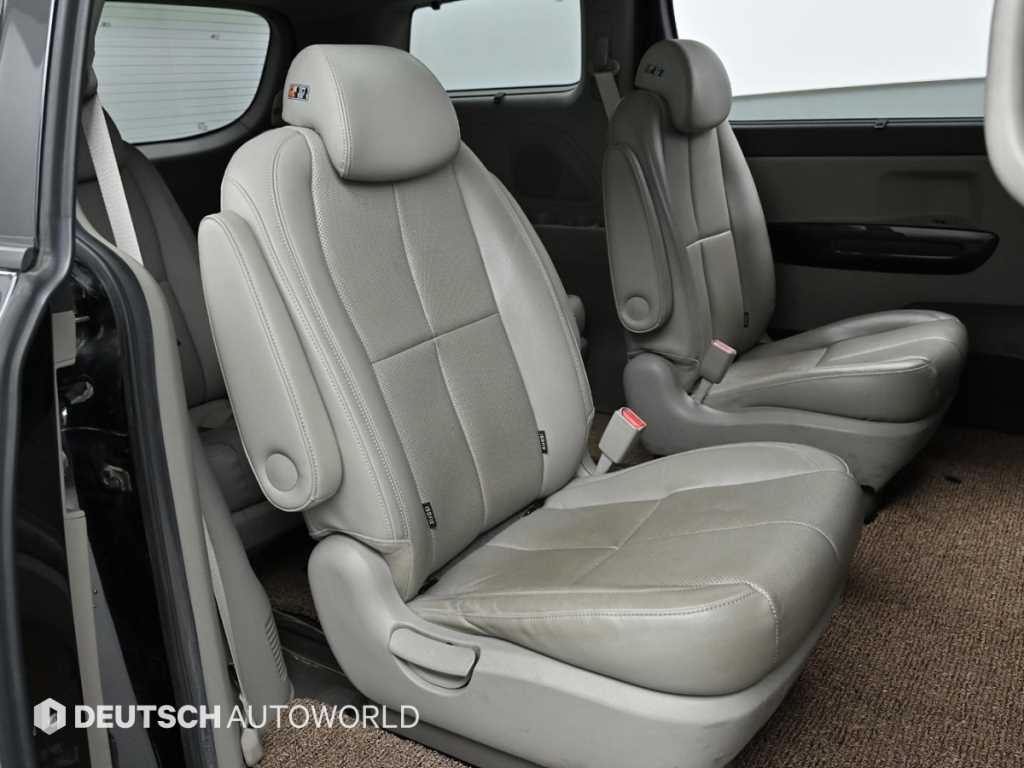 KIA Carnival - Vista 12