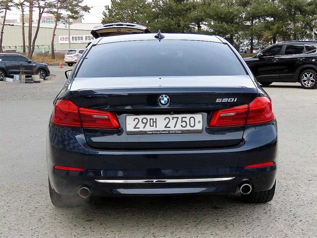 BMW 5 Series - Vista 4