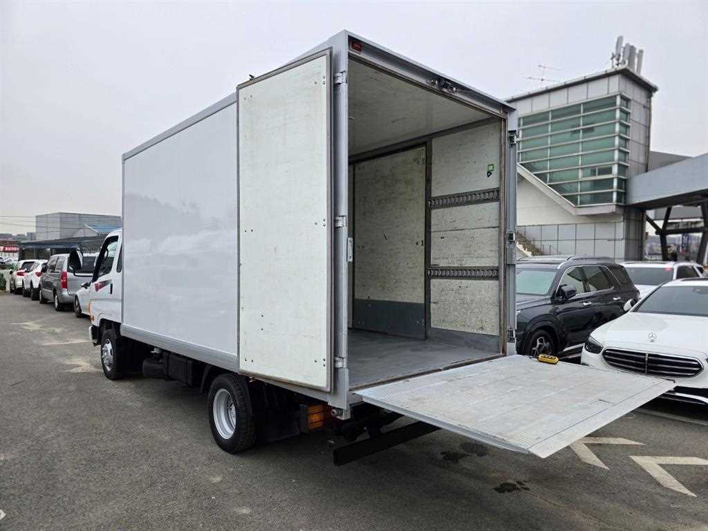 medium and large cargo truck - Vista 7