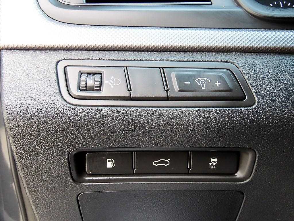 HYUNDAI Sonata - Vista 12