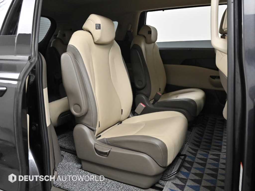 KIA Carnival - Vista 12