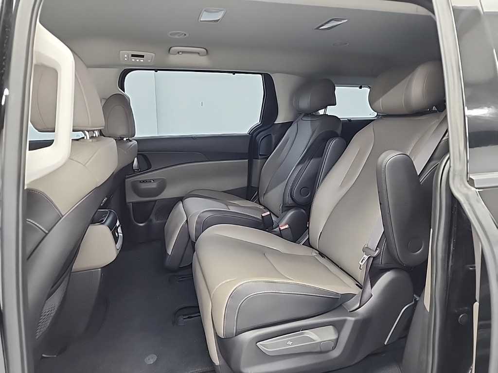 KIA Carnival - Vista 12