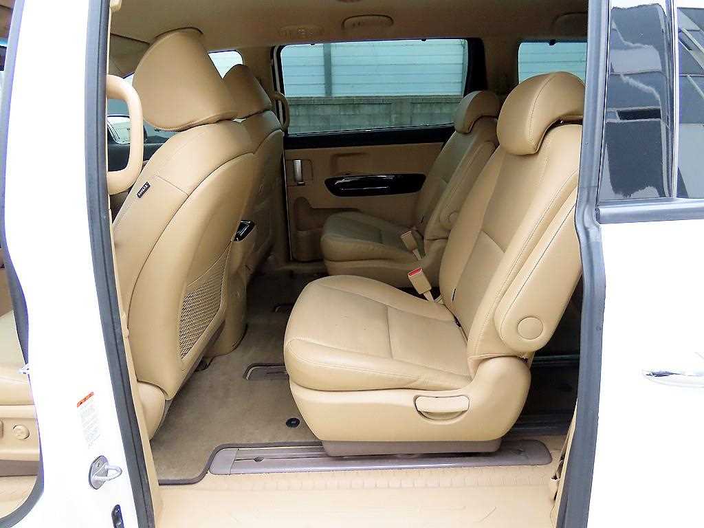 KIA Carnival - Vista 6