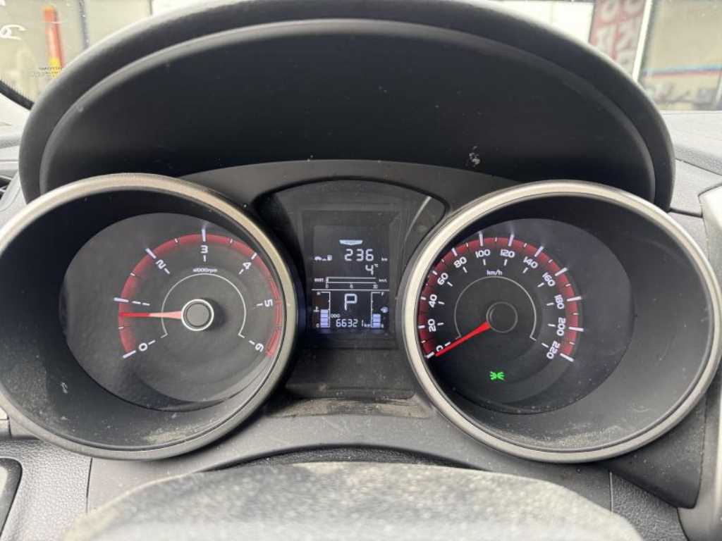 Ssangyong Tivoli - Vista 8