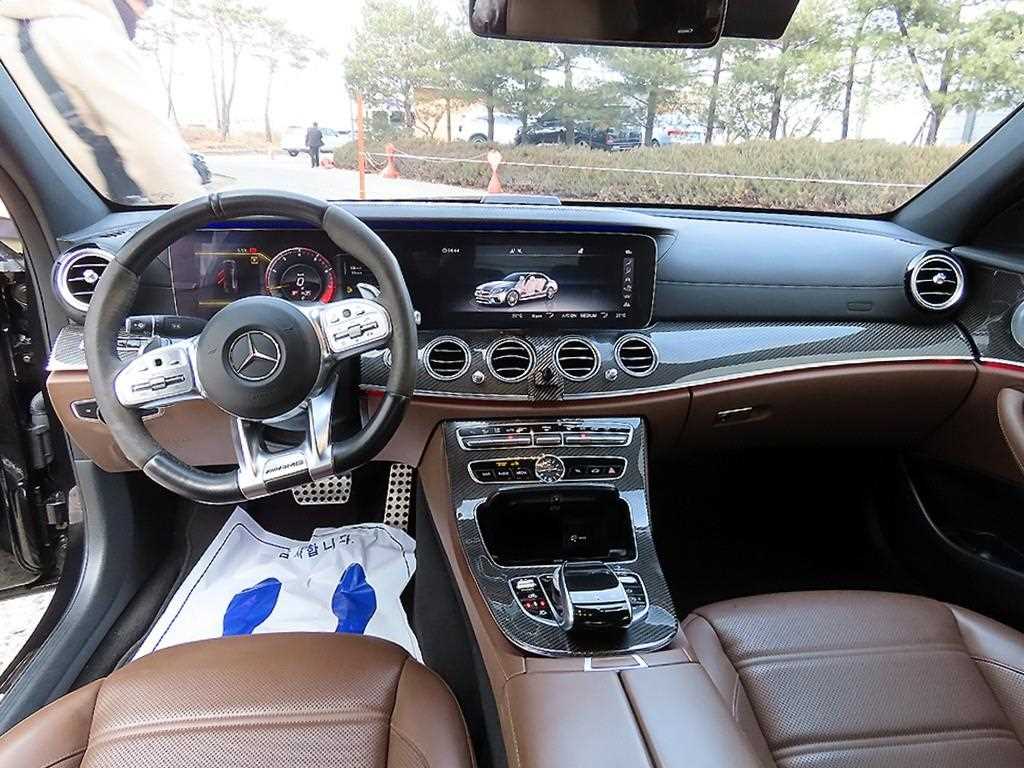 Mercedes Benz AMG GT - Vista 7