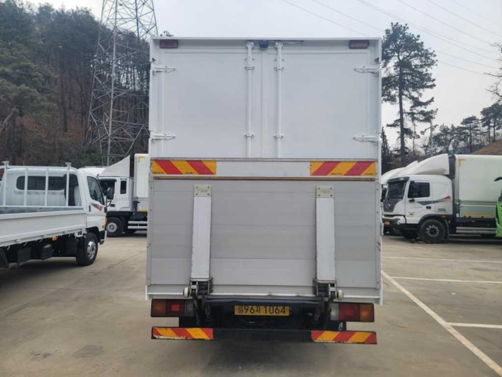 medium and large cargo truck - Vista 7