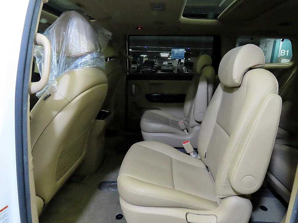 KIA Carnival - Vista 7
