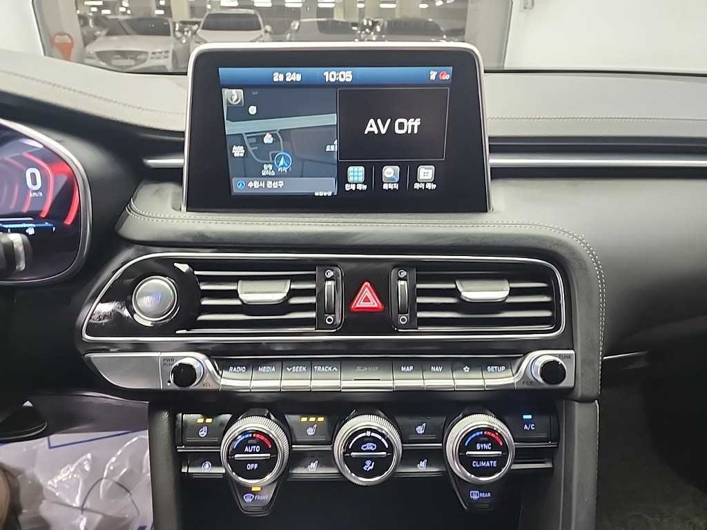 Genesis G70 - Vista 10