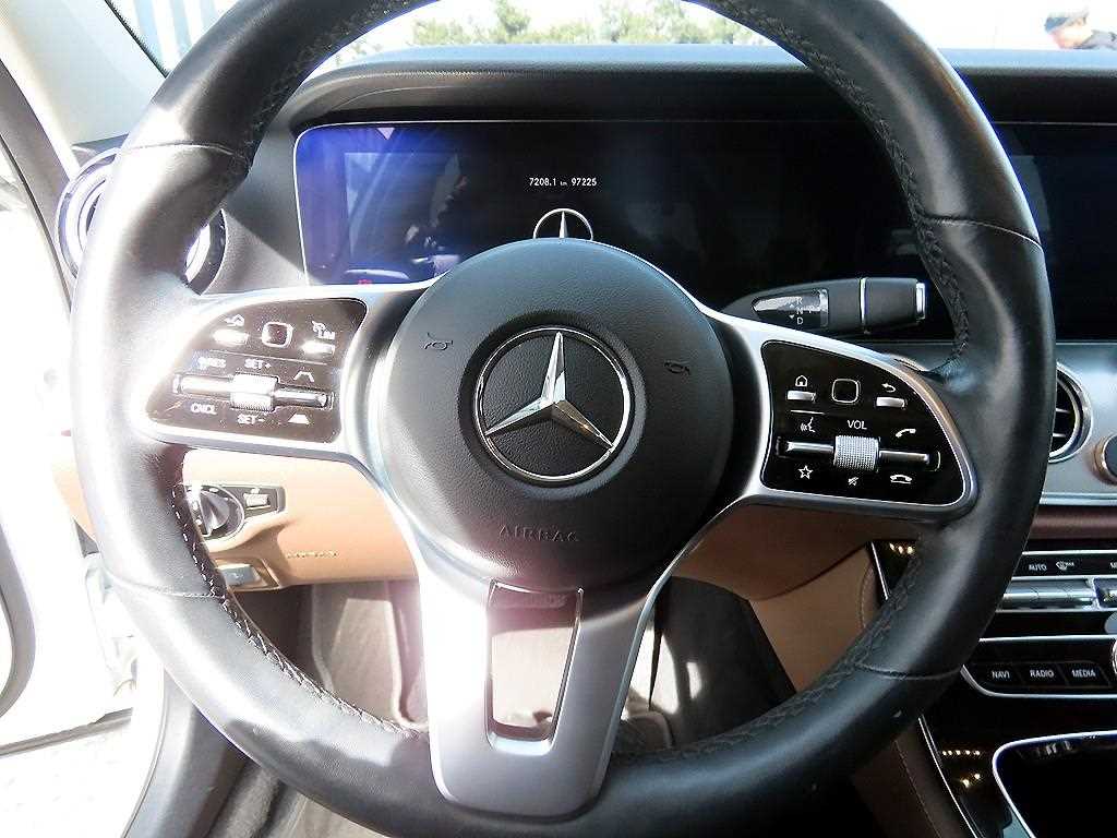 Mercedes Benz E class - Vista 8