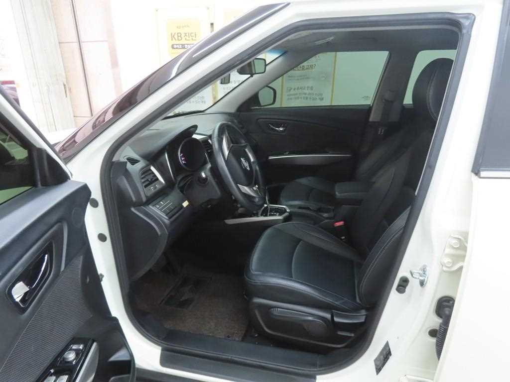 Ssangyong Tivoli - Vista 5