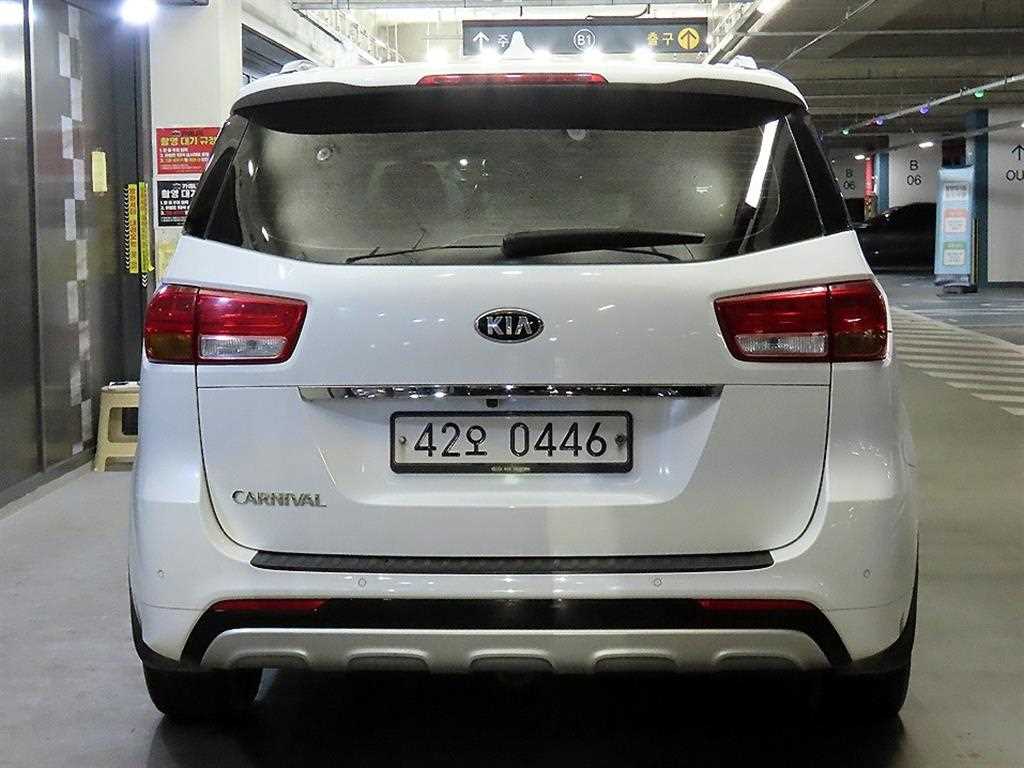 KIA Carnival - Vista 5