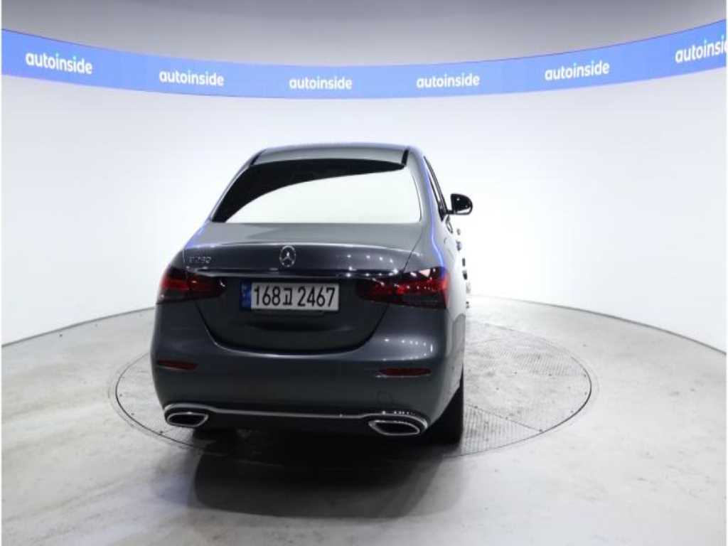 Mercedes Benz E class - Vista 4