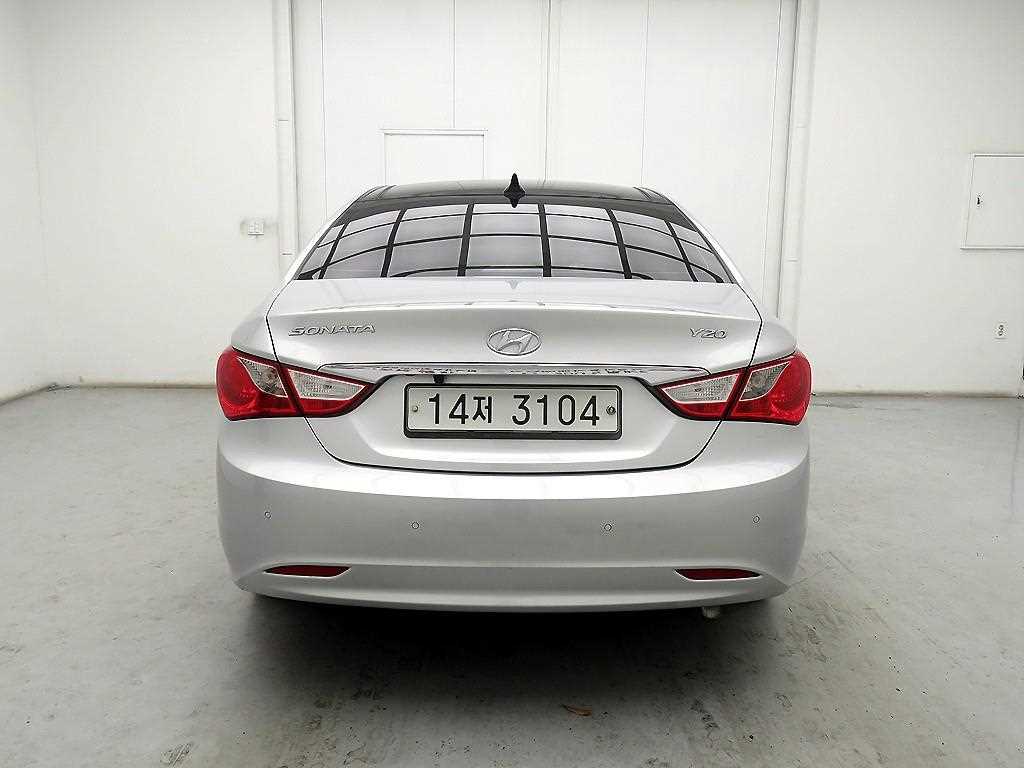 HYUNDAI Sonata - Vista 3