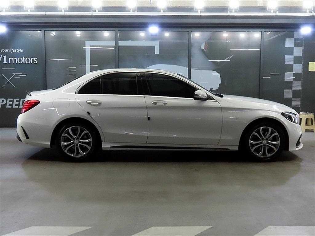 Mercedes Benz C Class - Vista 3