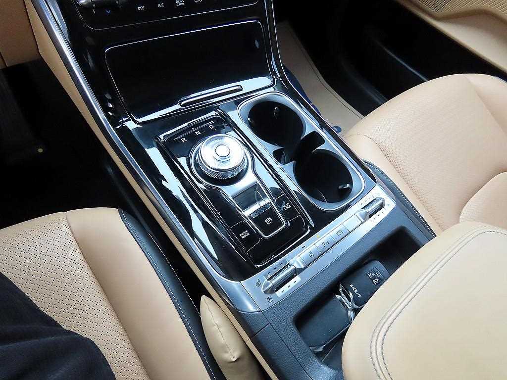 KIA Carnival - Vista 11