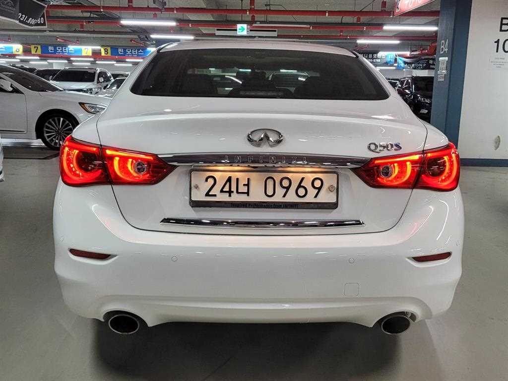 Infiniti Q - Vista 4