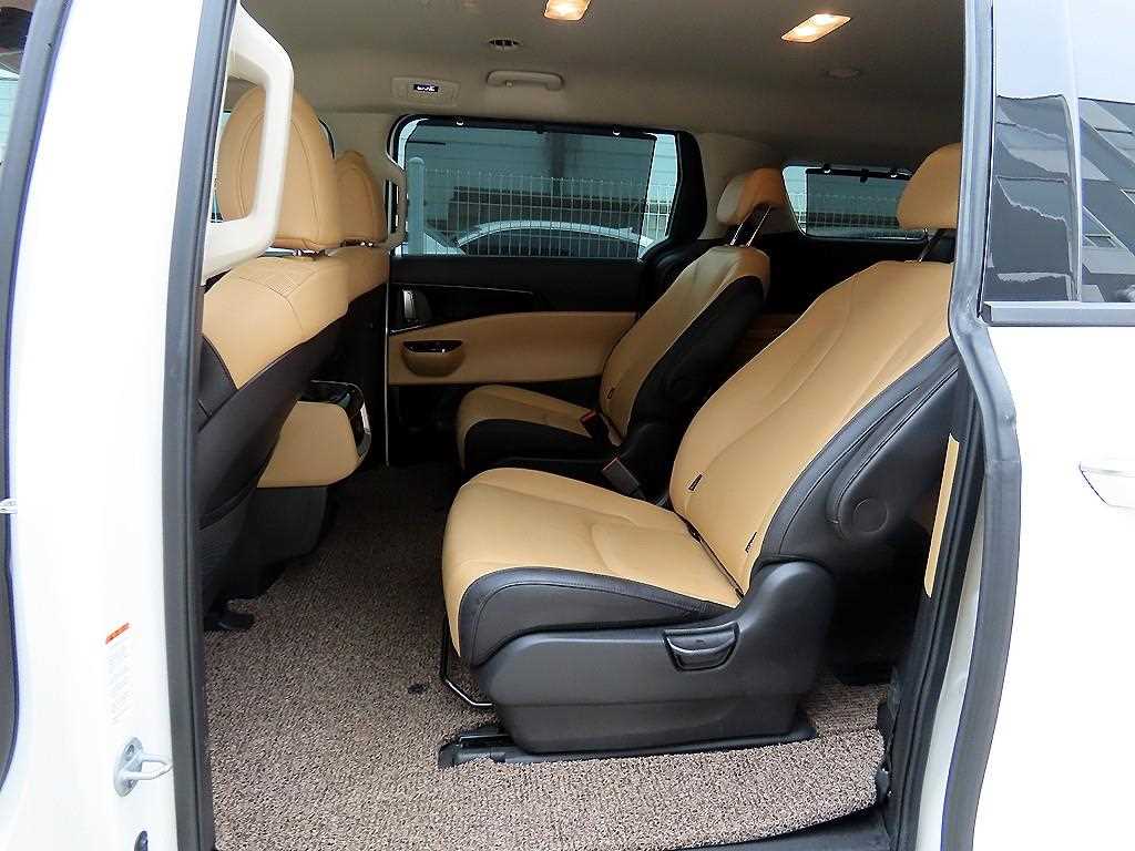 KIA Carnival - Vista 6