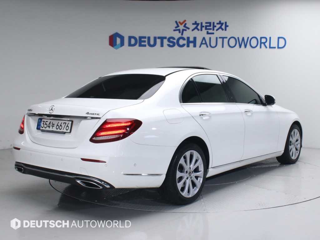 Mercedes Benz E class - Vista 2