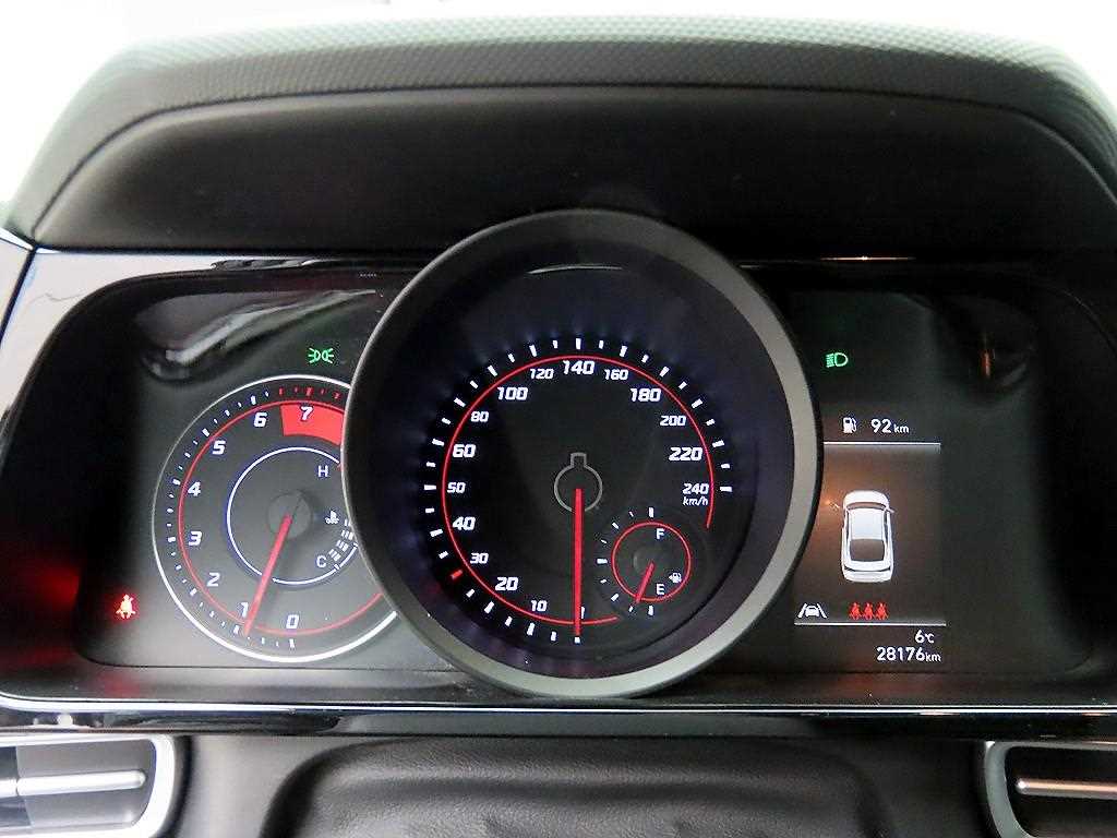 HYUNDAI Avante - Vista 8