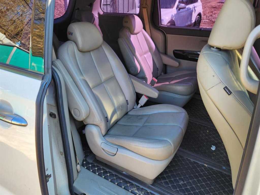 KIA Carnival - Vista 10