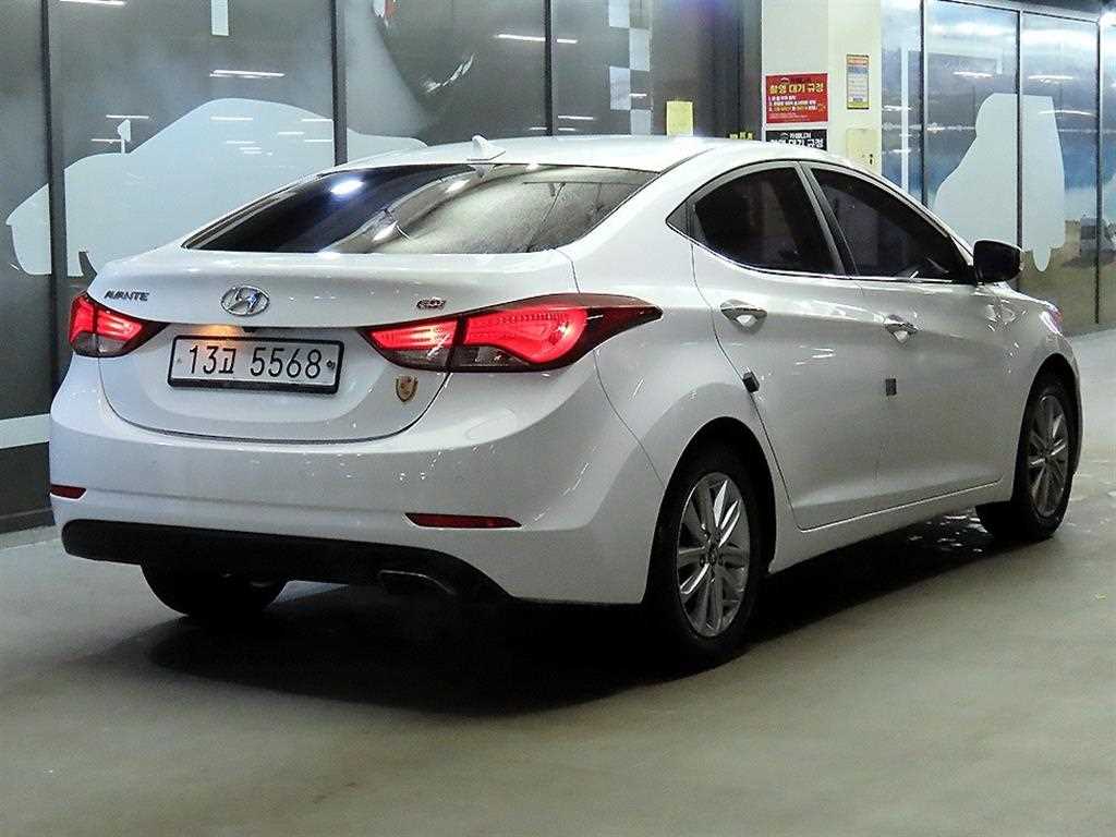 HYUNDAI Avante - Vista 4