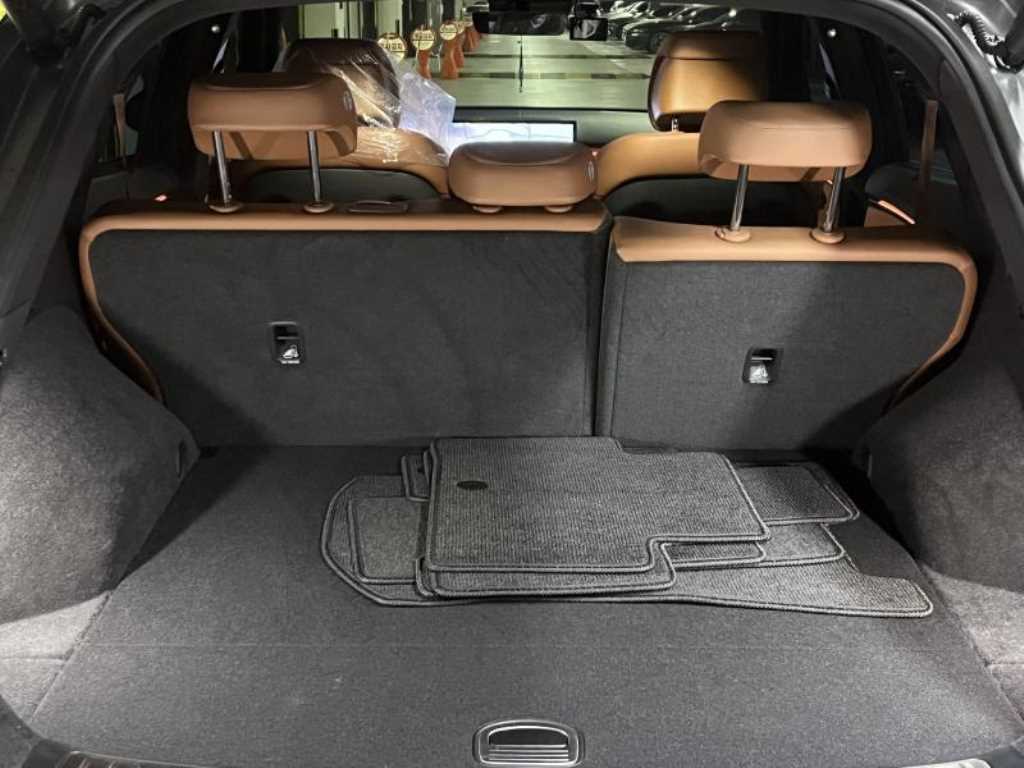 Genesis GV70 - Vista 8