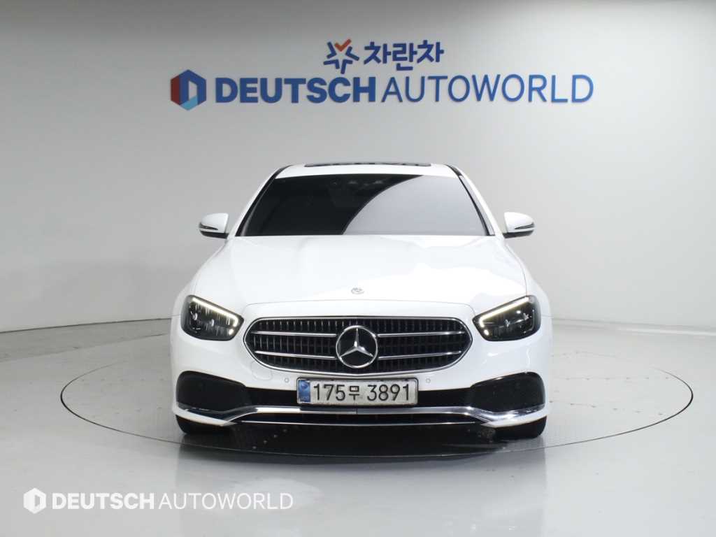 Mercedes Benz E class - Vista 3