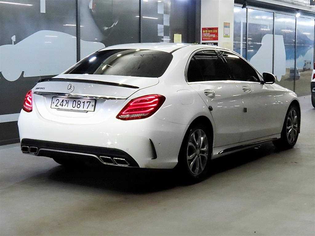 Mercedes Benz C Class - Vista 4