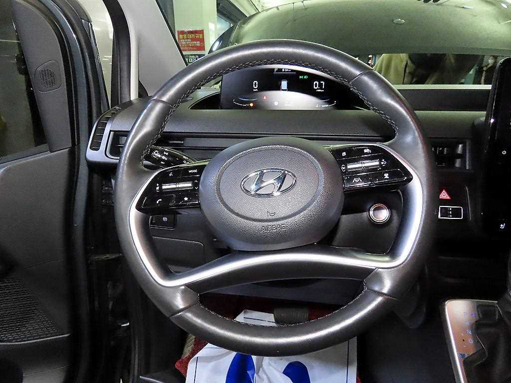 HYUNDAI Staria - Vista 8