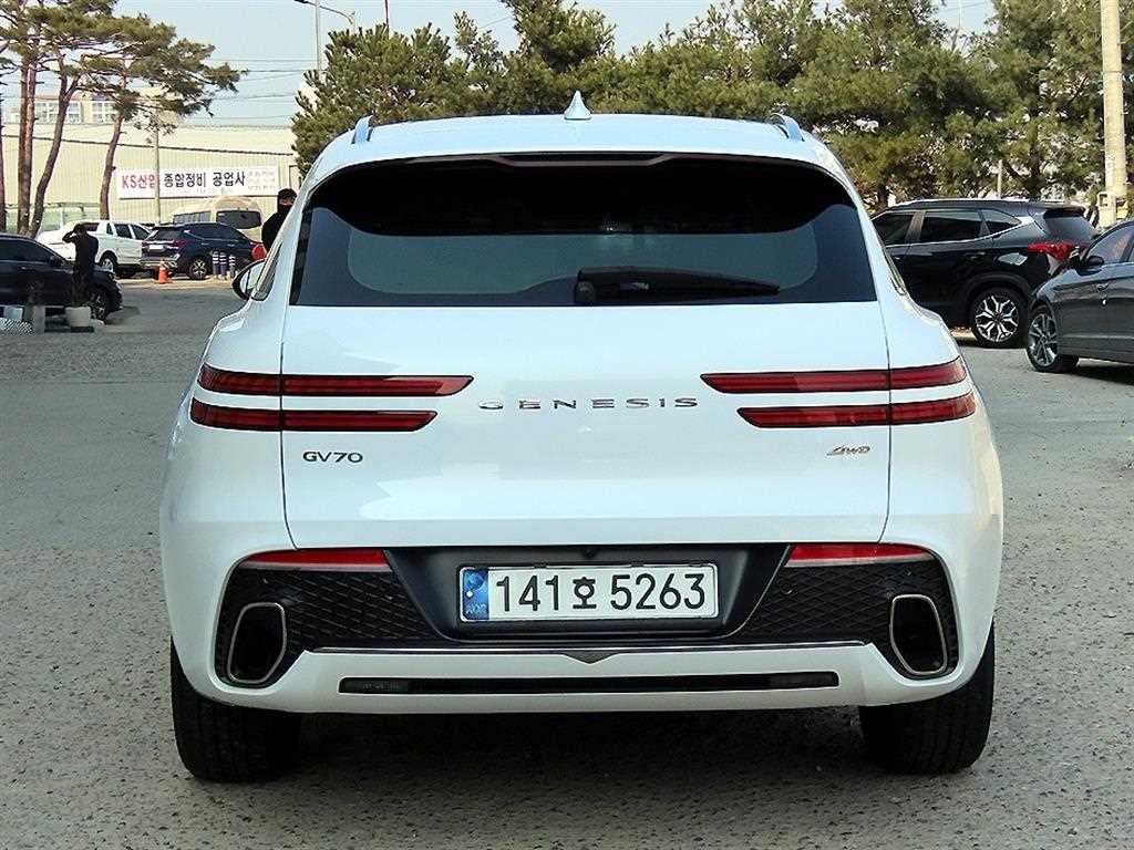 Genesis G70 - Vista 4