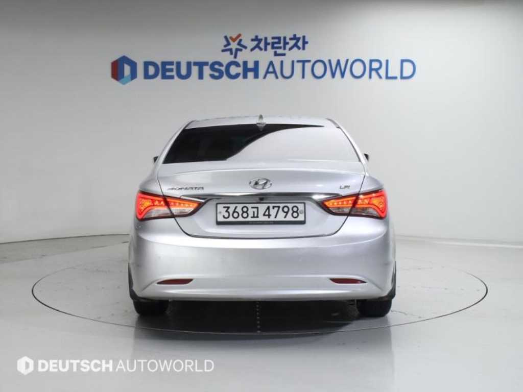 HYUNDAI Sonata - Vista 4