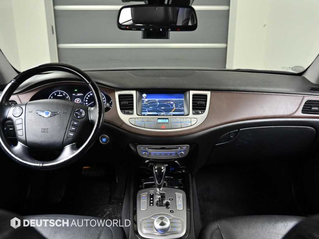 HYUNDAI Genesis - Vista 7