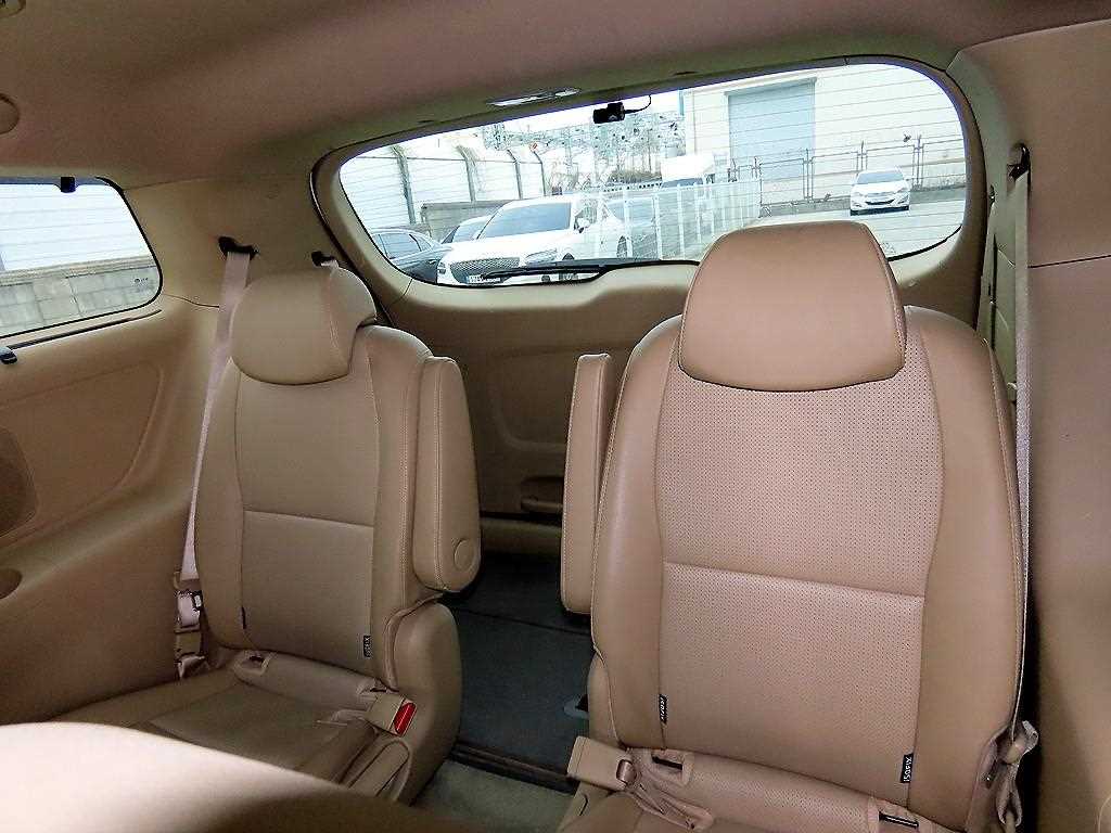 KIA Carnival - Vista 7