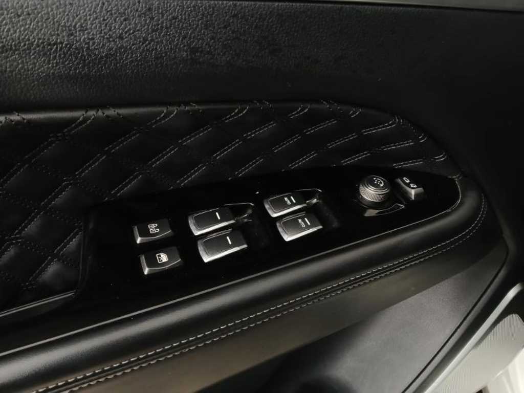 Ssangyong Rexton - Vista 10