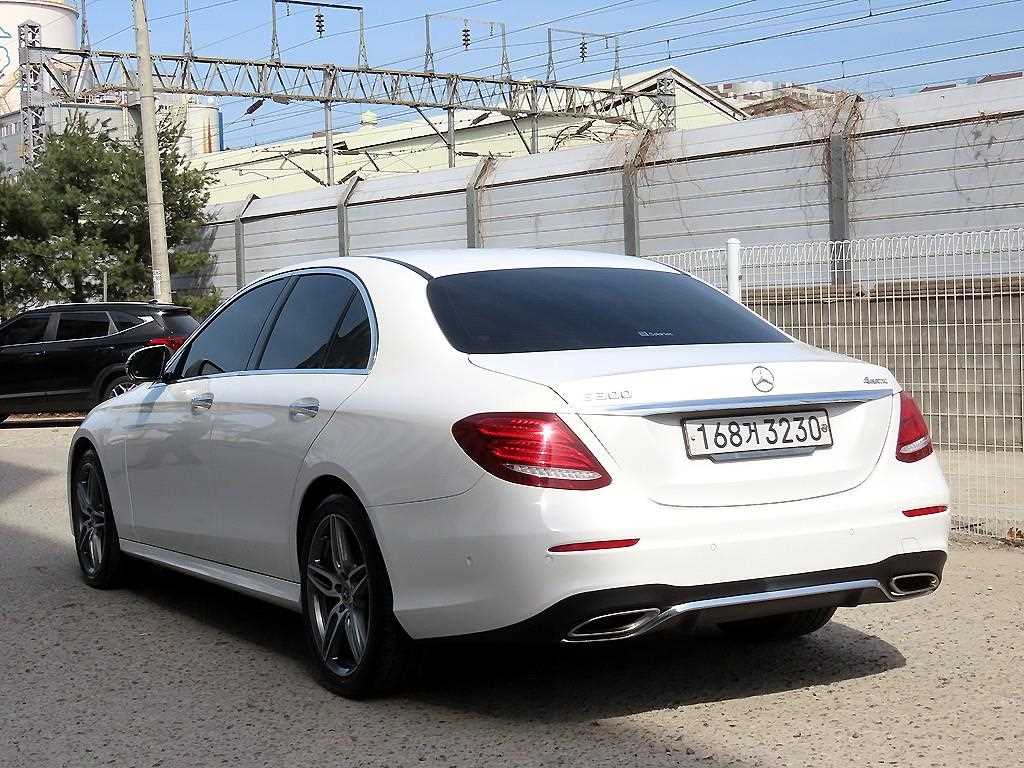 Mercedes Benz E class - Vista 3