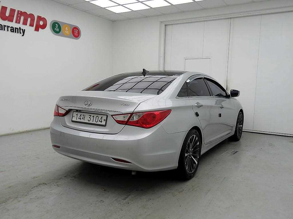 HYUNDAI Sonata - Vista 4