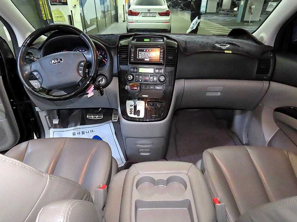 KIA Carnival - Vista 10