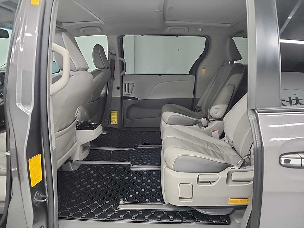 Toyota Siena - Vista 12