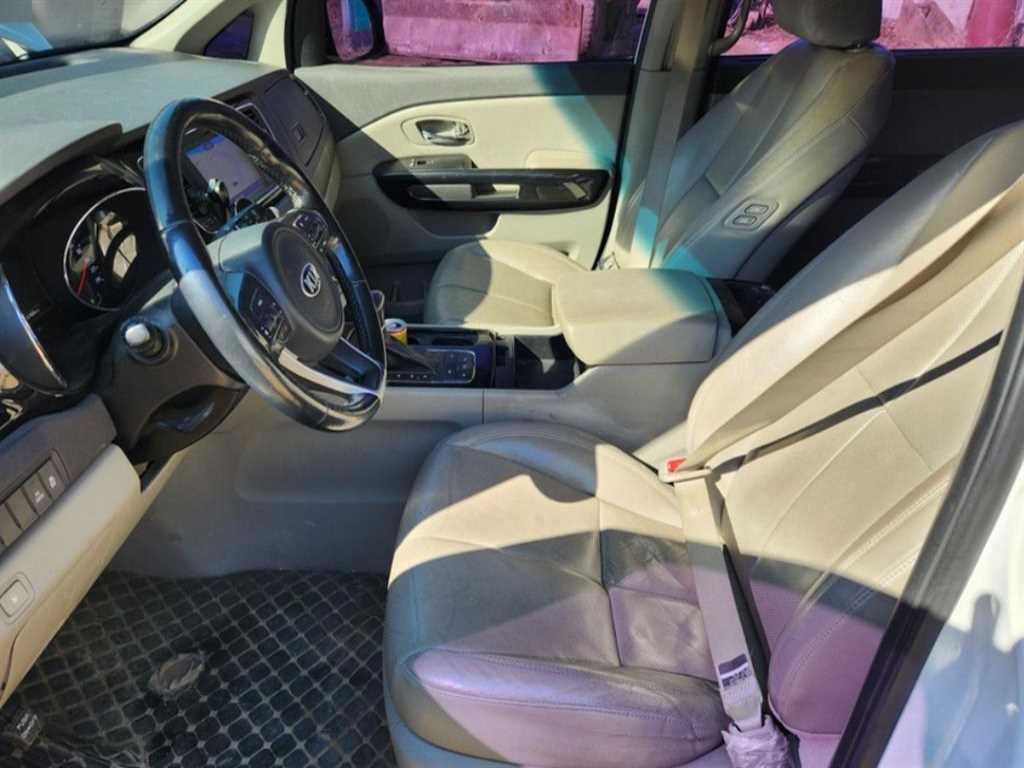 KIA Carnival - Vista 6