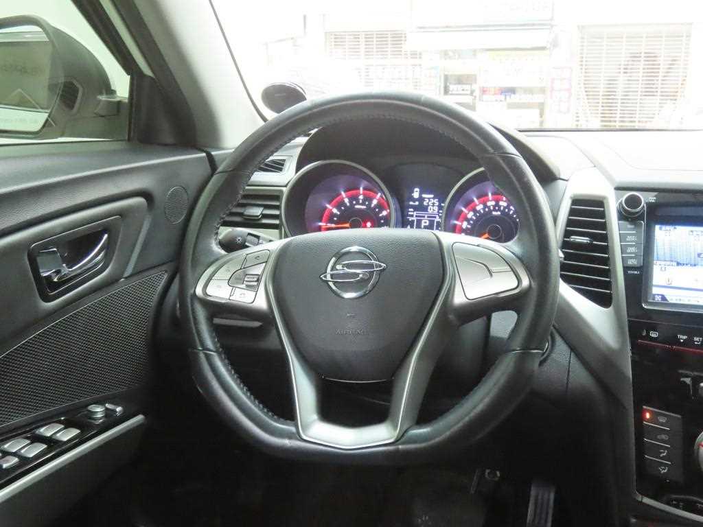 Ssangyong Tivoli 2016 Blanco - Importación desde Corea - HF Imports Iquique - Foto 17