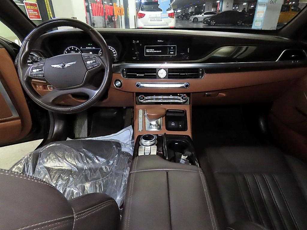 Genesis G90 - Vista 10