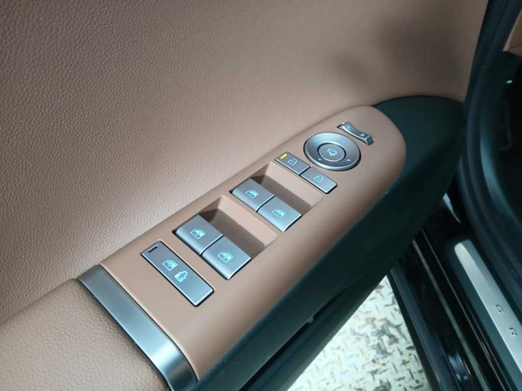 HYUNDAI Grandeur - Vista 11