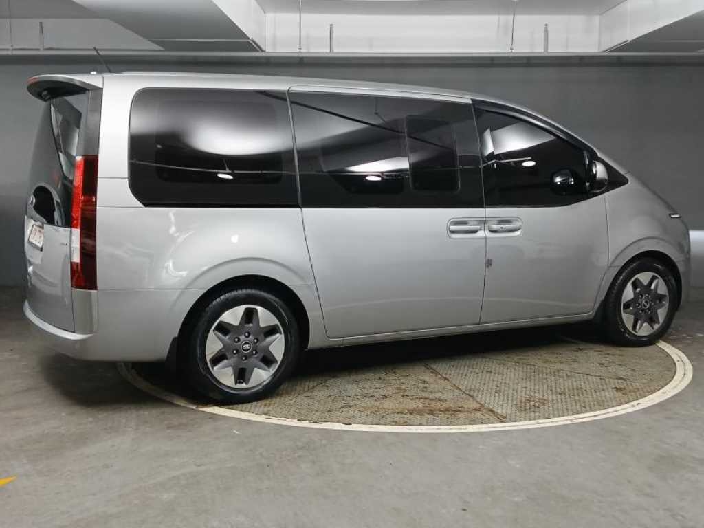 HYUNDAI Staria - Vista 4
