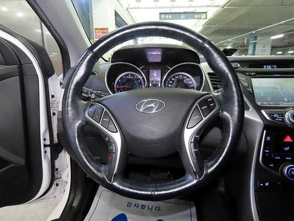 HYUNDAI Avante - Vista 8