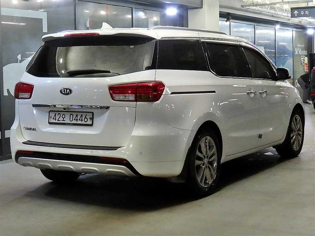 KIA Carnival - Vista 4