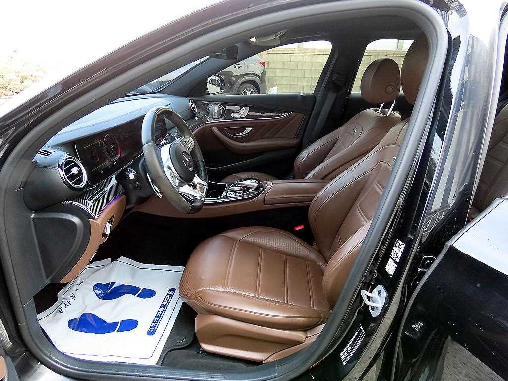 Mercedes Benz AMG GT - Vista 5