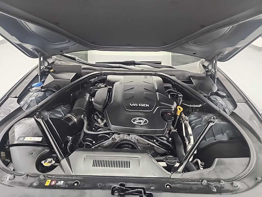 HYUNDAI Genesis - Vista 5