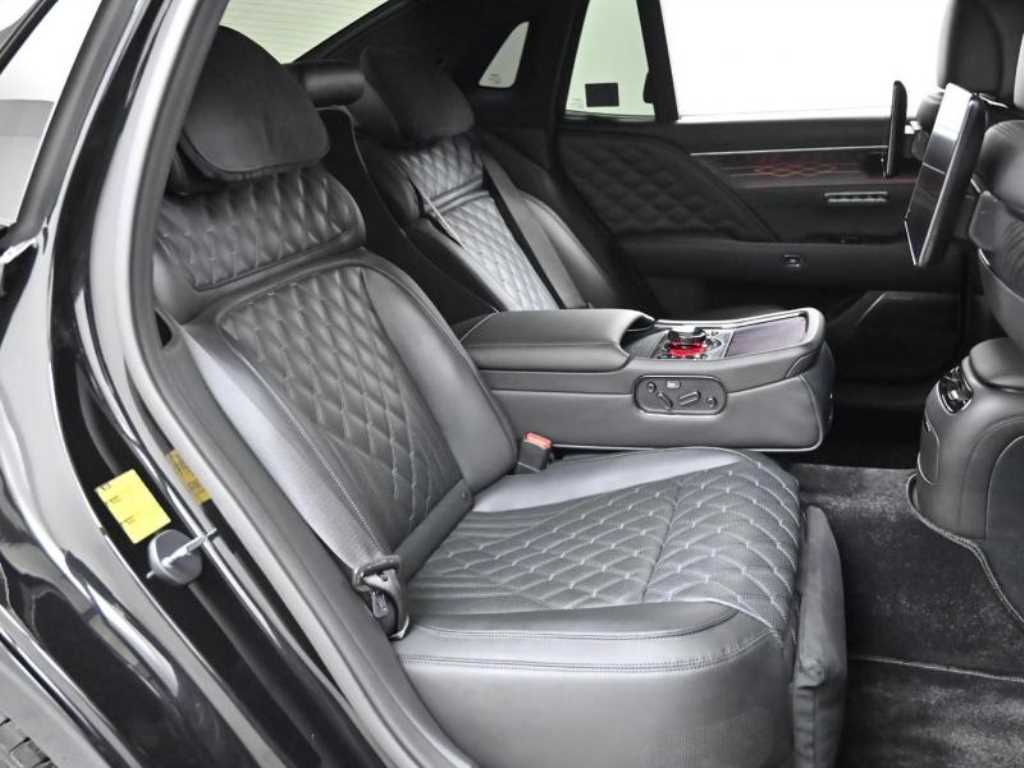 Genesis G90 - Vista 12