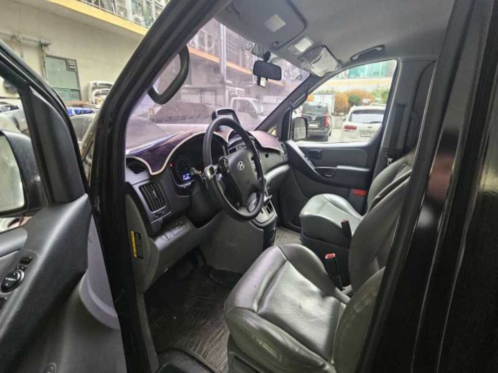 HYUNDAI Starex - Vista 5