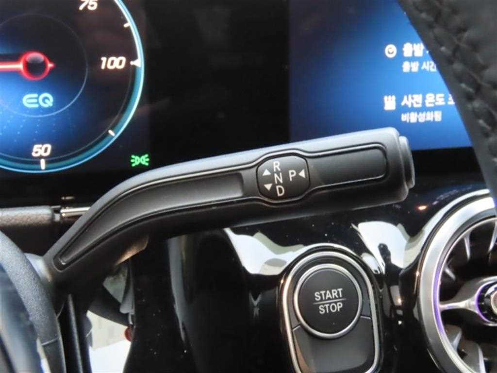 Mercedes Benz EQA - Vista 6